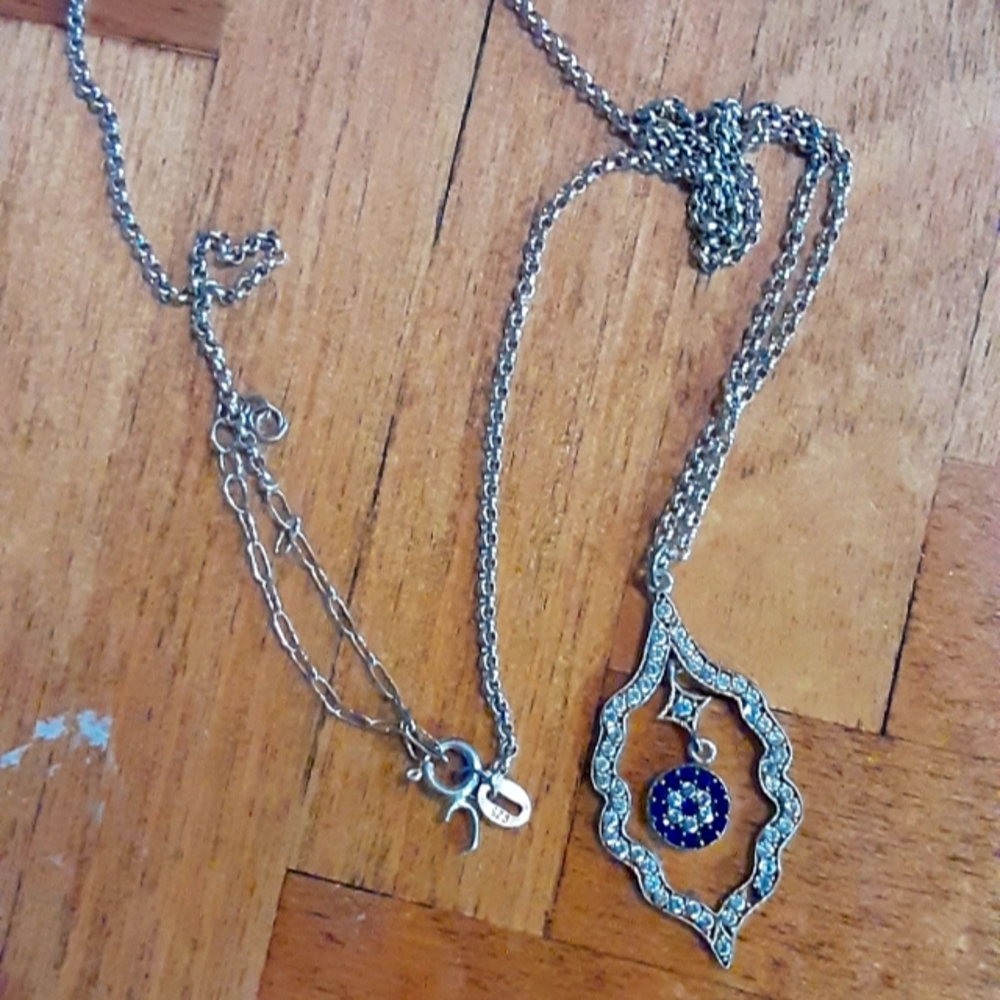 gorgeous necklace , one stone missing .